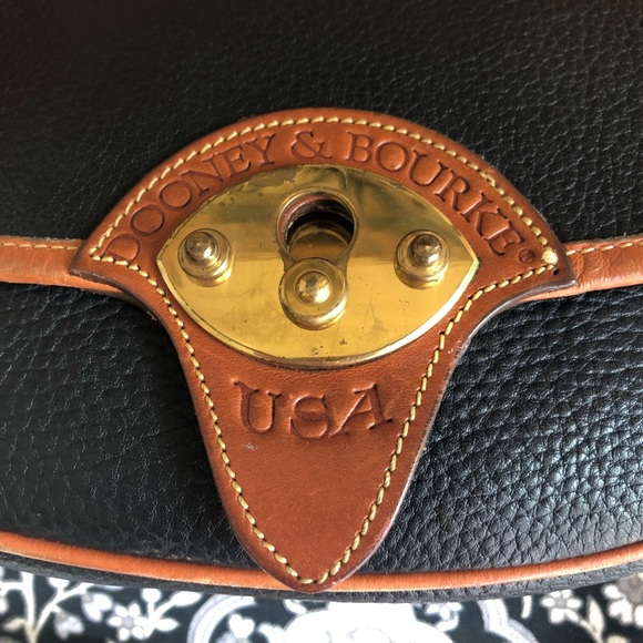 VINTAGE Dooney & Bourke Large Calvary crossbody Bag - Picture 3 of 16